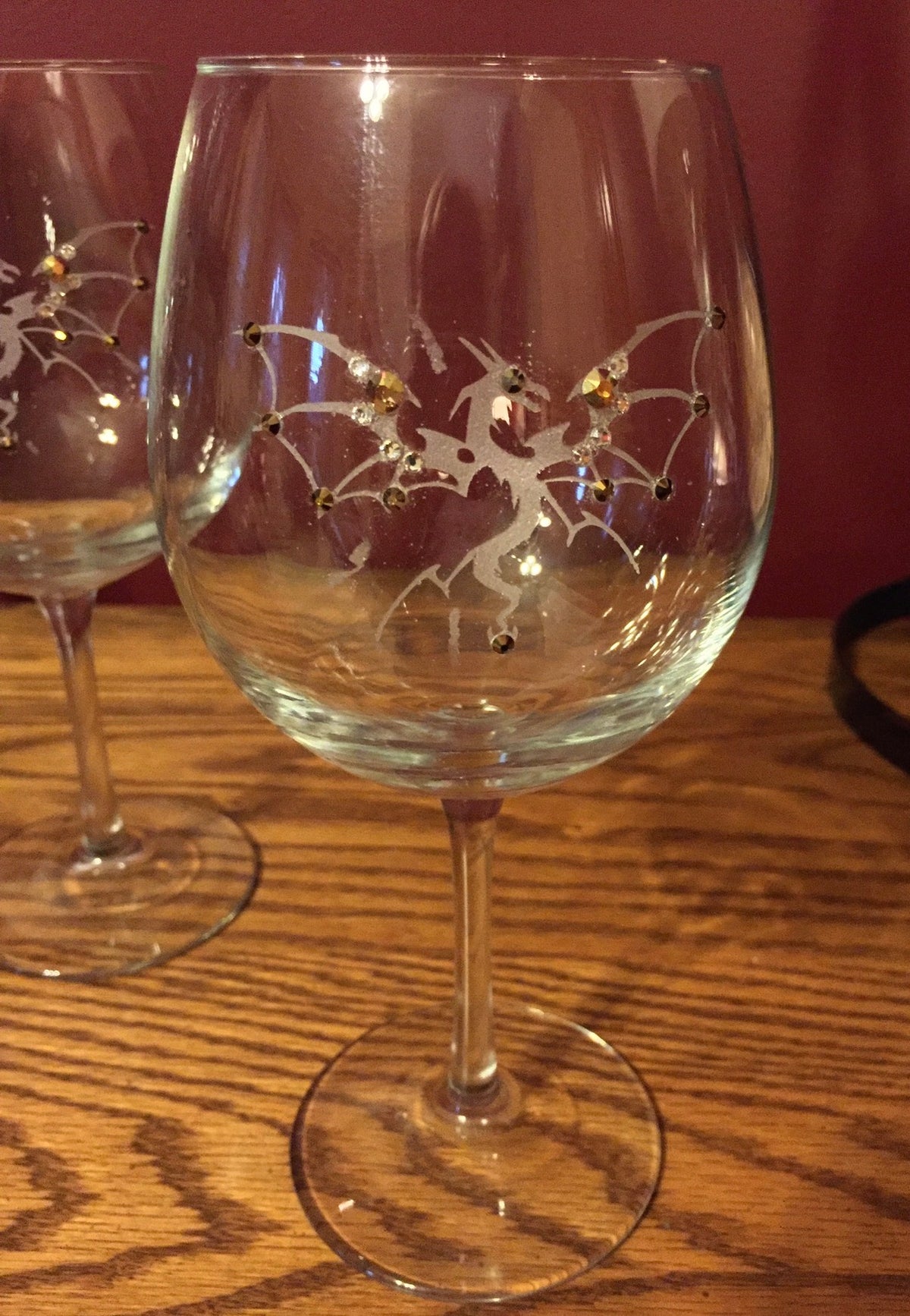 Dragon 2 hand-etched wine glass with crystals