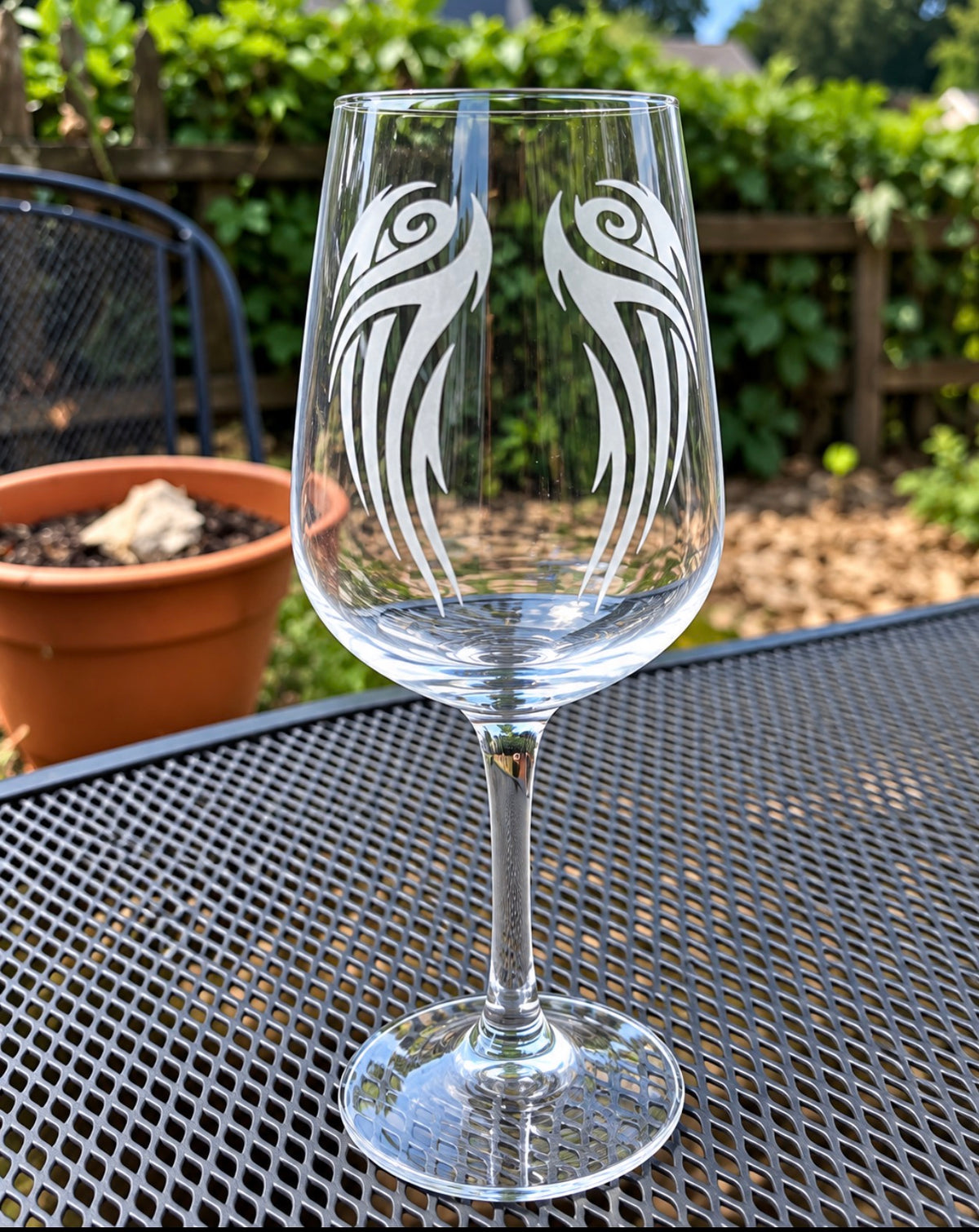 Angel Wings hand-etched wine glass without crystals