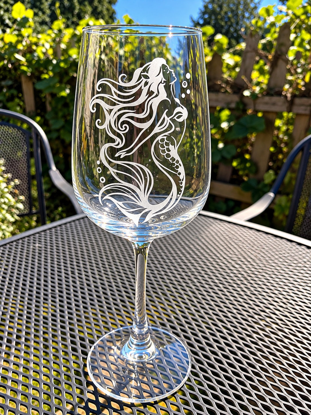 Mermaid 2 hand-etched wine glass without crystals